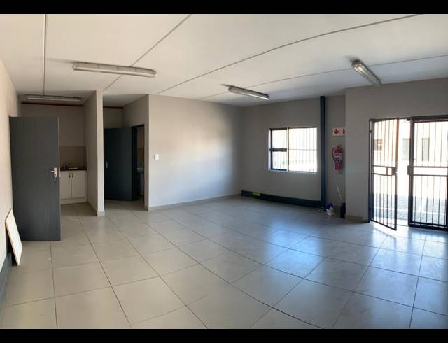 411M² WAREHOUSE TO LET IN STRIJDOMPARK